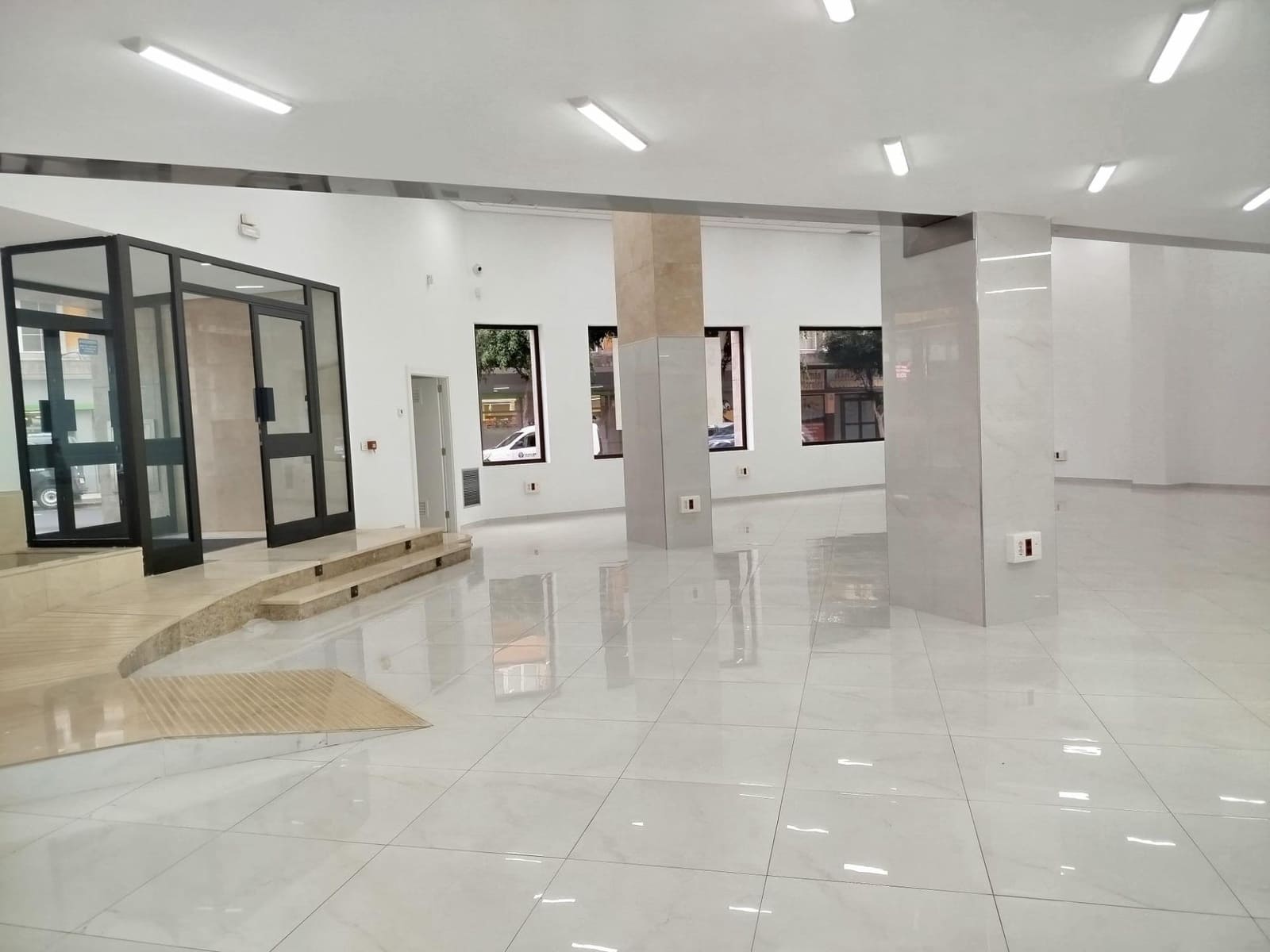 Commercial for rent in Las Palmas de Gran Canaria - € 5,200 (Ref: 9882296)