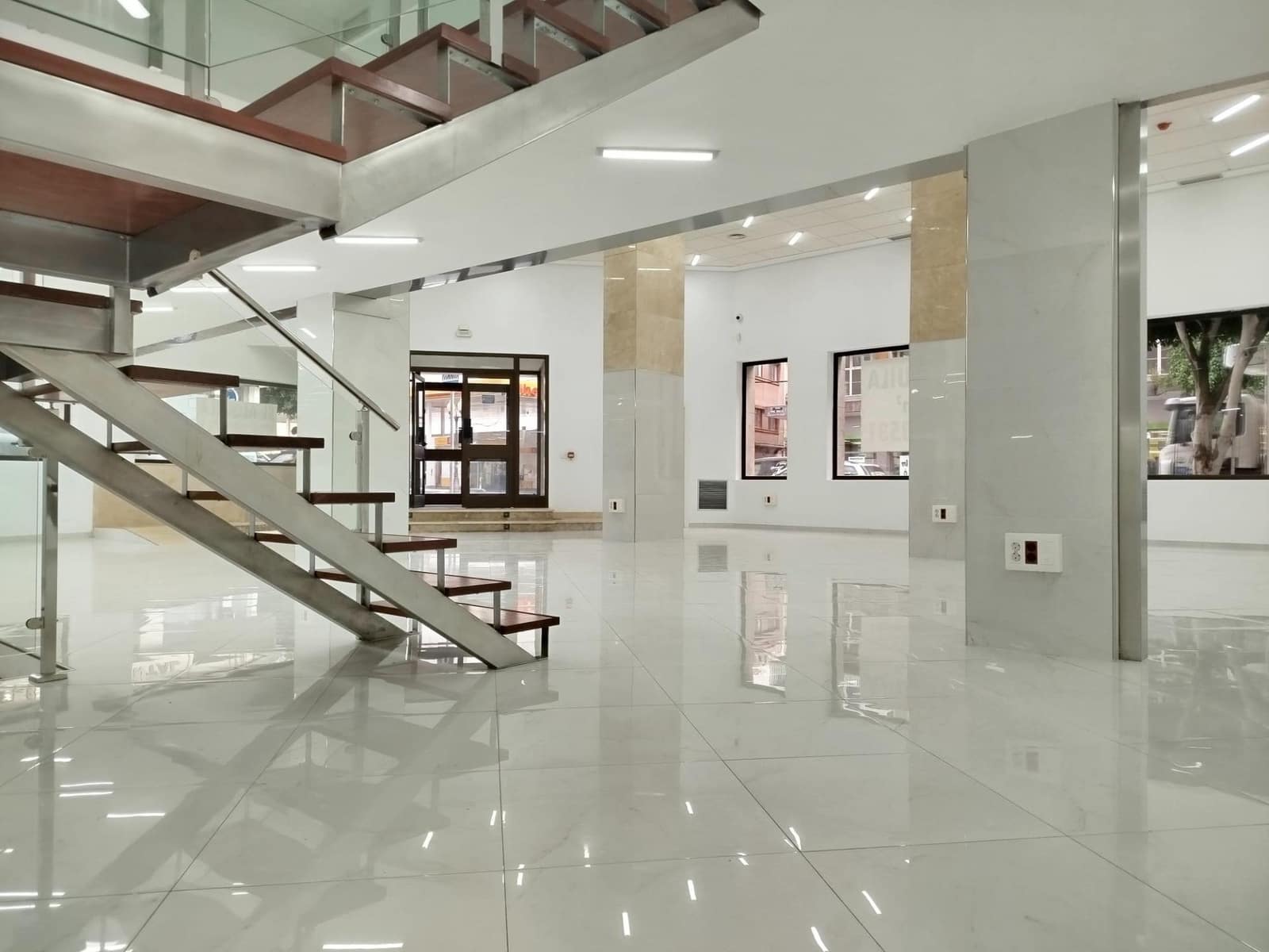 Commercial for rent in Las Palmas de Gran Canaria - € 5,200 (Ref: 9882296)
