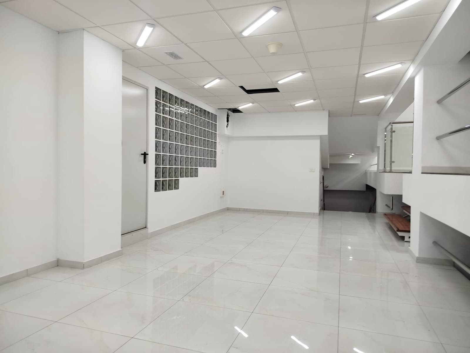 Commercial for rent in Las Palmas de Gran Canaria - € 5,200 (Ref: 9882296)