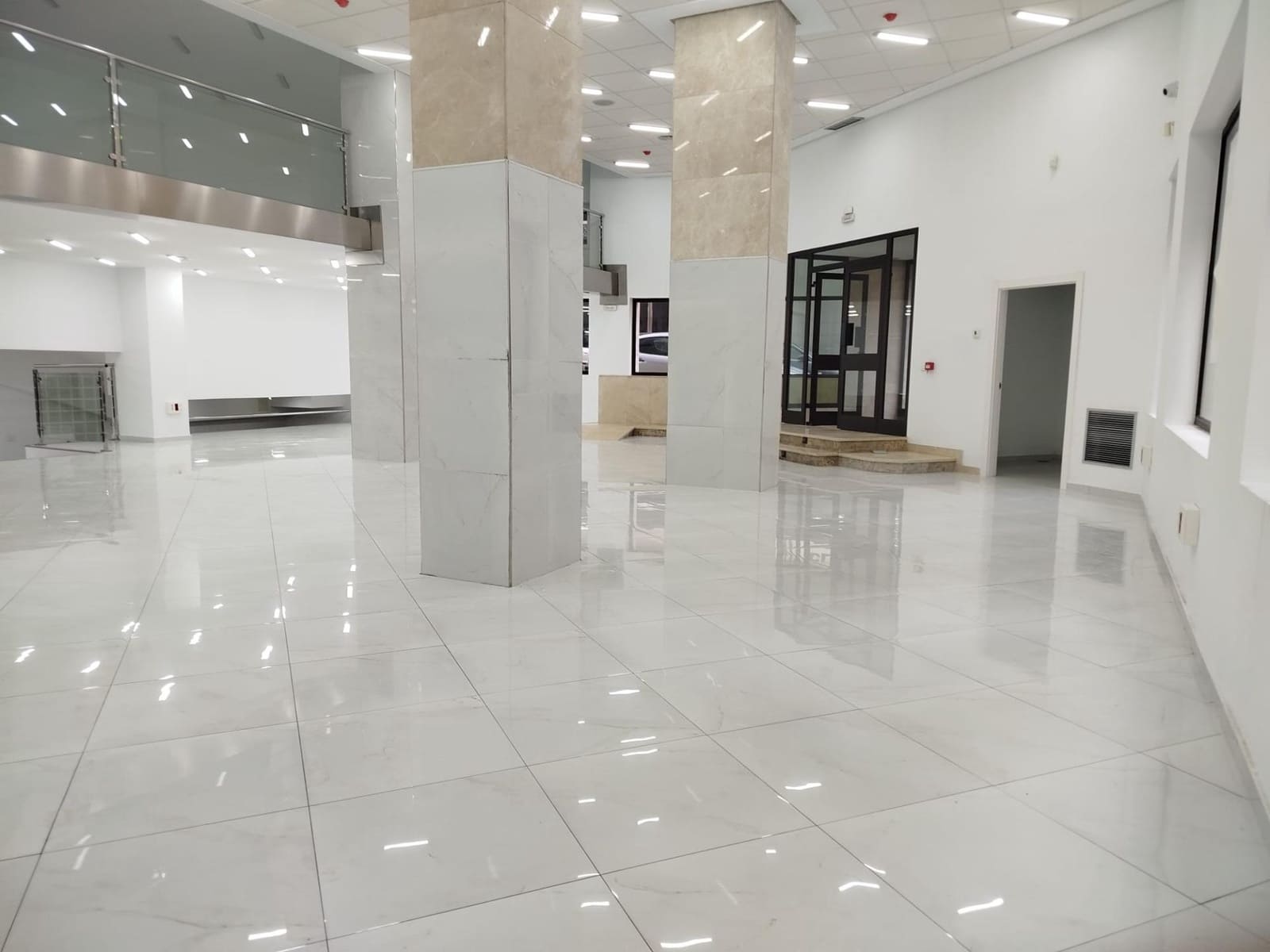 Commercial for rent in Las Palmas de Gran Canaria - € 5,200 (Ref: 9882296)