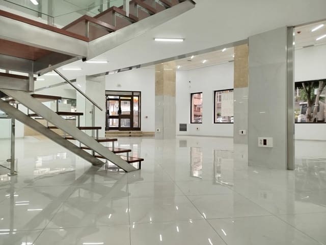 Comercial para arrendar em Las Palmas de Gran Canaria - 5 200 € (Ref: 9882296)
