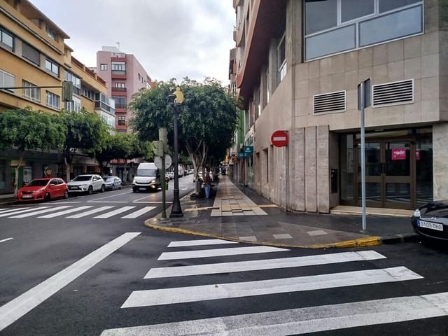 Comercial para arrendar em Las Palmas de Gran Canaria - 5 200 € (Ref: 9882296)
