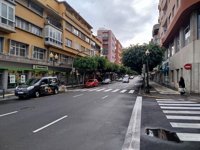 Comercial para arrendar em Las Palmas de Gran Canaria - 5 200 € (Ref: 9882296)