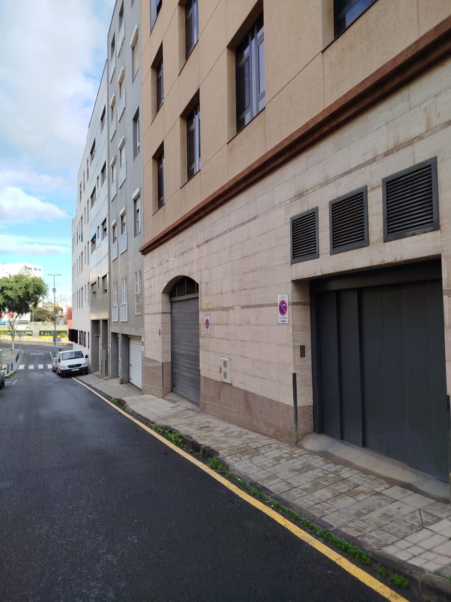 6 bedroom Commercial for rent in Las Palmas de Gran Canaria with garage - € 2,400 (Ref: 9882297)