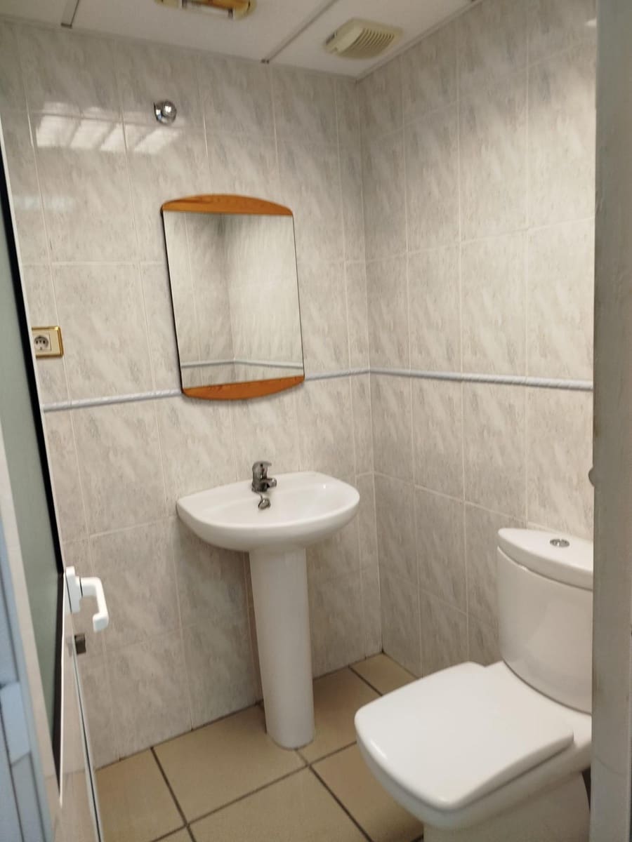 6 bedroom Commercial for rent in Las Palmas de Gran Canaria with garage - € 2,400 (Ref: 9882297)