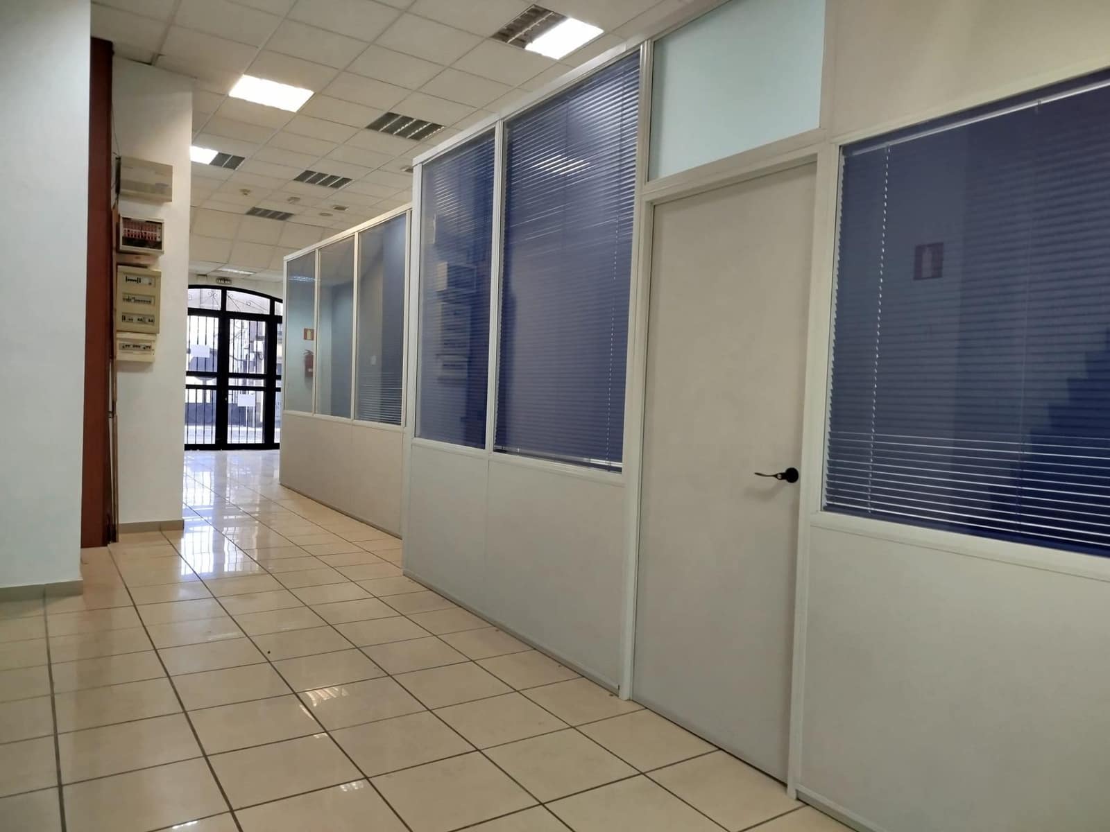 6 bedroom Commercial for rent in Las Palmas de Gran Canaria with garage - € 2,400 (Ref: 9882297)