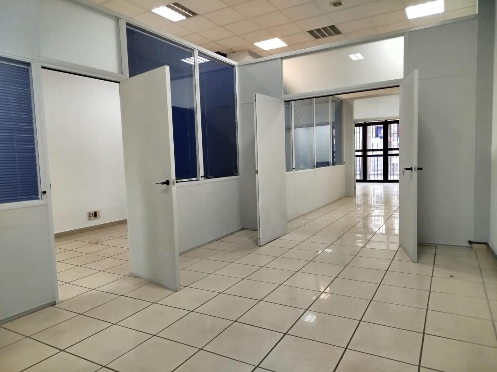 6 bedroom Commercial for rent in Las Palmas de Gran Canaria with garage - € 2,400 (Ref: 9882297)