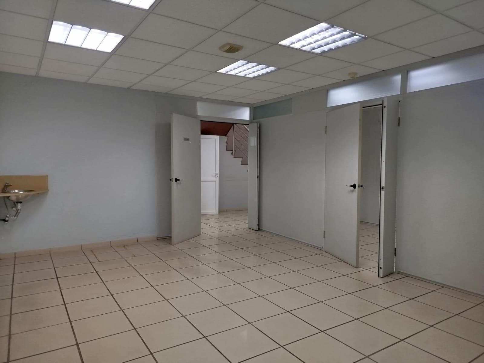 6 bedroom Commercial for rent in Las Palmas de Gran Canaria with garage - € 2,400 (Ref: 9882297)