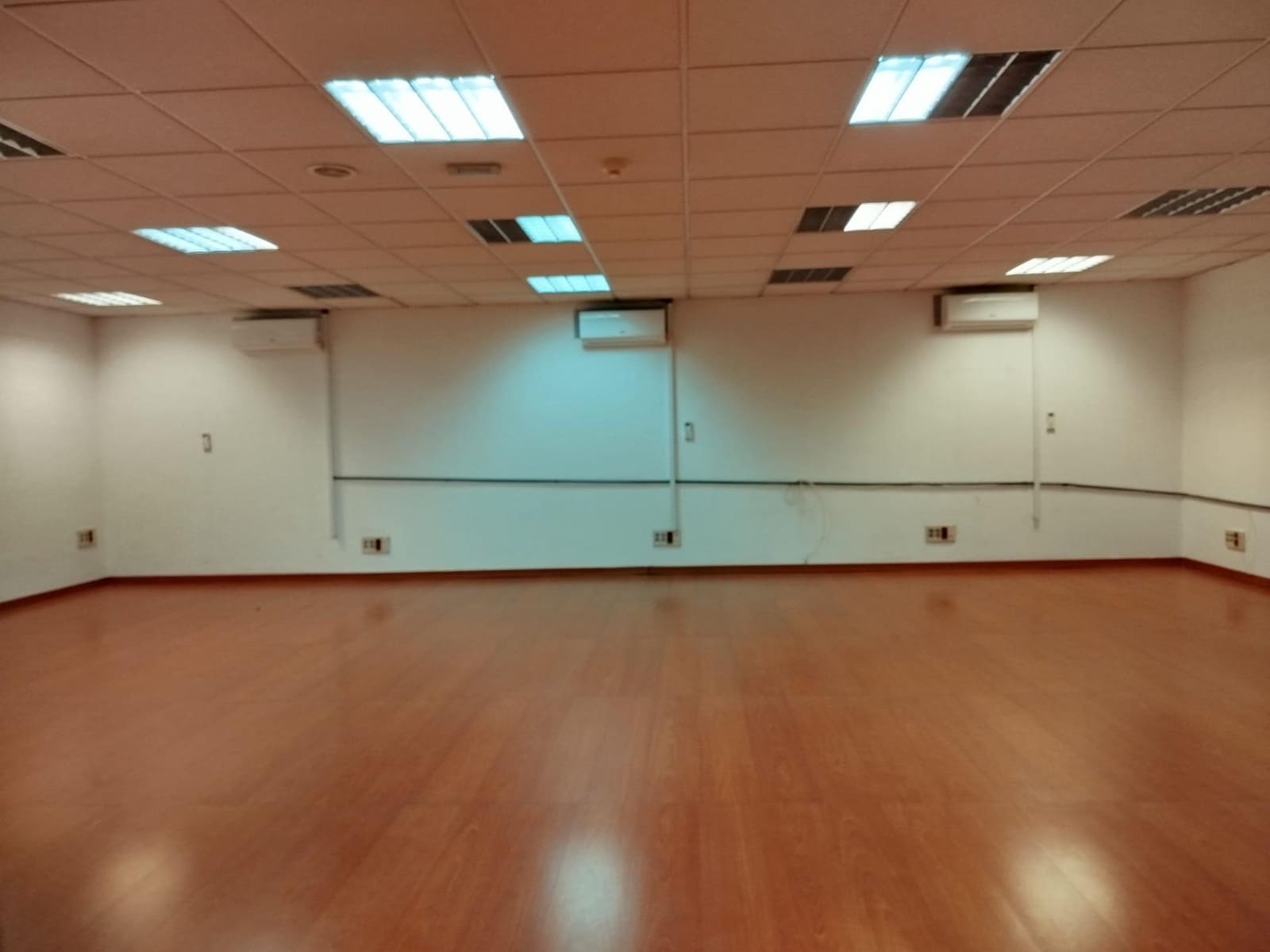 6 bedroom Commercial for rent in Las Palmas de Gran Canaria with garage - € 2,400 (Ref: 9882297)