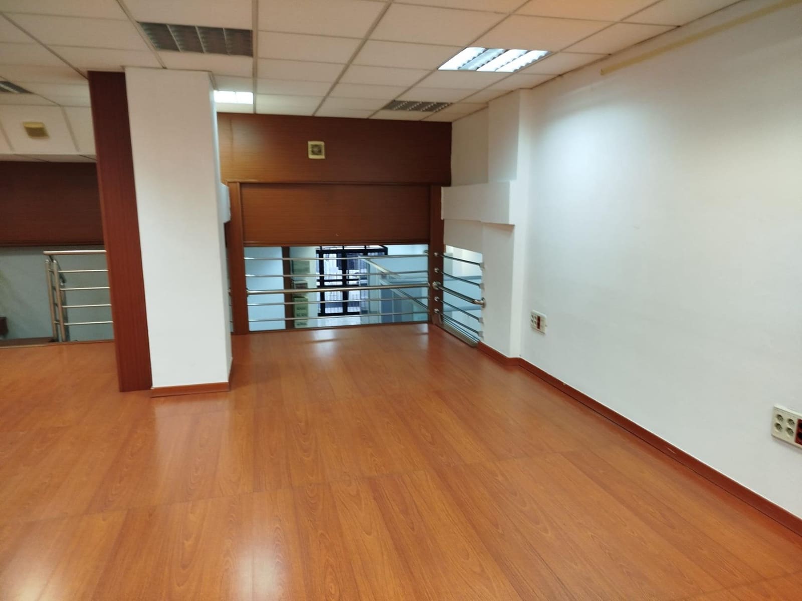 6 bedroom Commercial for rent in Las Palmas de Gran Canaria with garage - € 2,400 (Ref: 9882297)