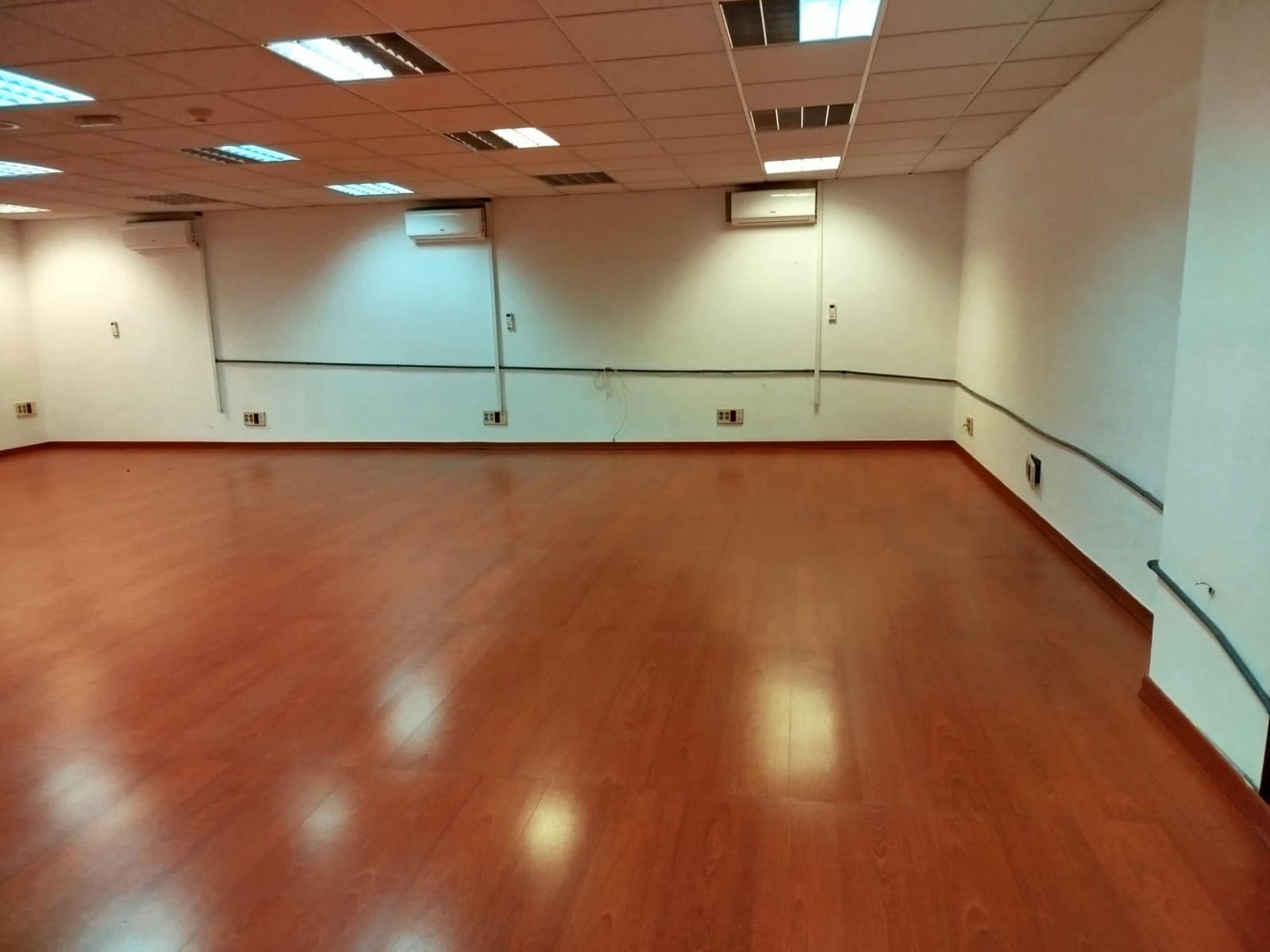 6 bedroom Commercial for rent in Las Palmas de Gran Canaria with garage - € 2,400 (Ref: 9882297)