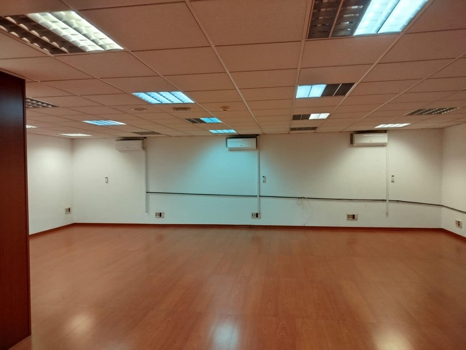 6 bedroom Commercial for rent in Las Palmas de Gran Canaria with garage - € 2,400 (Ref: 9882297)