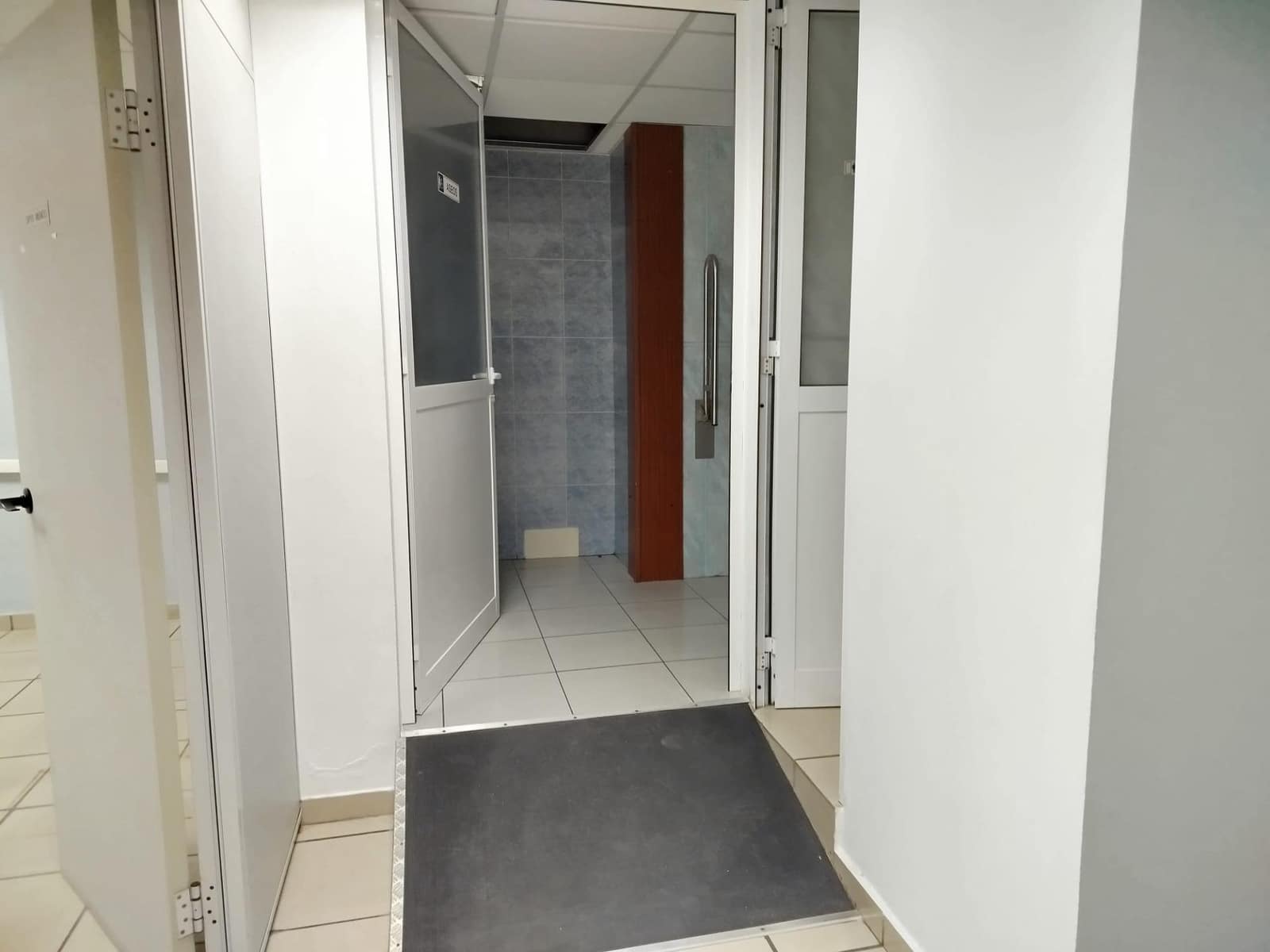6 bedroom Commercial for rent in Las Palmas de Gran Canaria with garage - € 2,400 (Ref: 9882297)