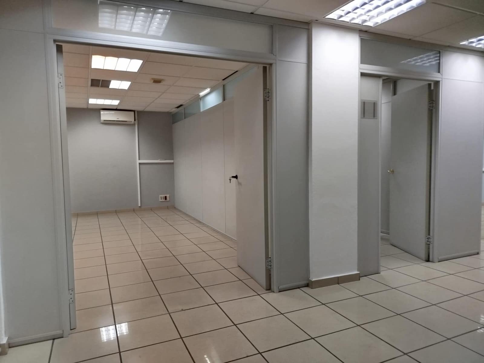 6 bedroom Commercial for rent in Las Palmas de Gran Canaria with garage - € 2,400 (Ref: 9882297)