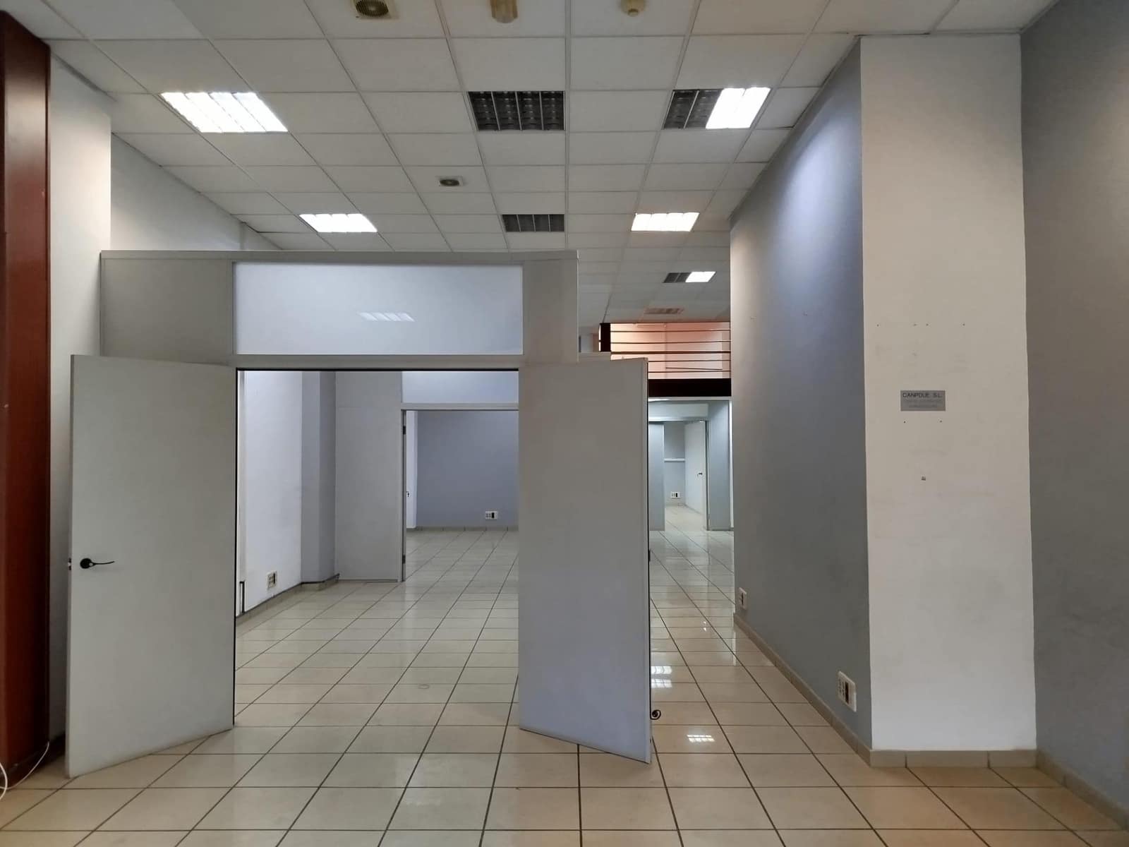 6 bedroom Commercial for rent in Las Palmas de Gran Canaria with garage - € 2,400 (Ref: 9882297)