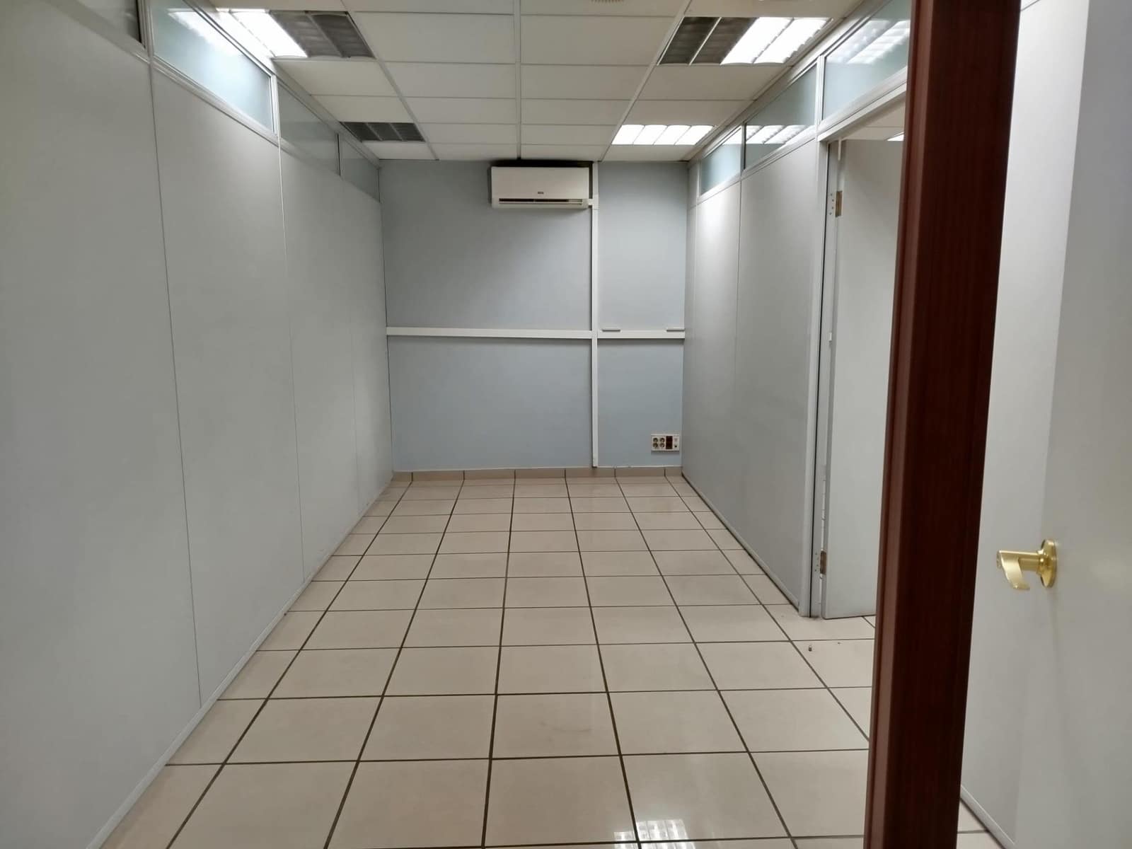 6 bedroom Commercial for rent in Las Palmas de Gran Canaria with garage - € 2,400 (Ref: 9882297)