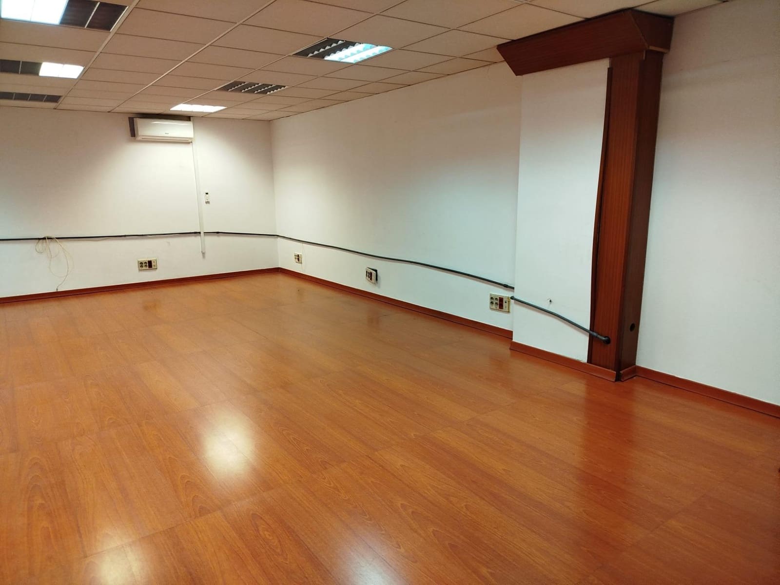 6 bedroom Commercial for rent in Las Palmas de Gran Canaria with garage - € 2,400 (Ref: 9882297)
