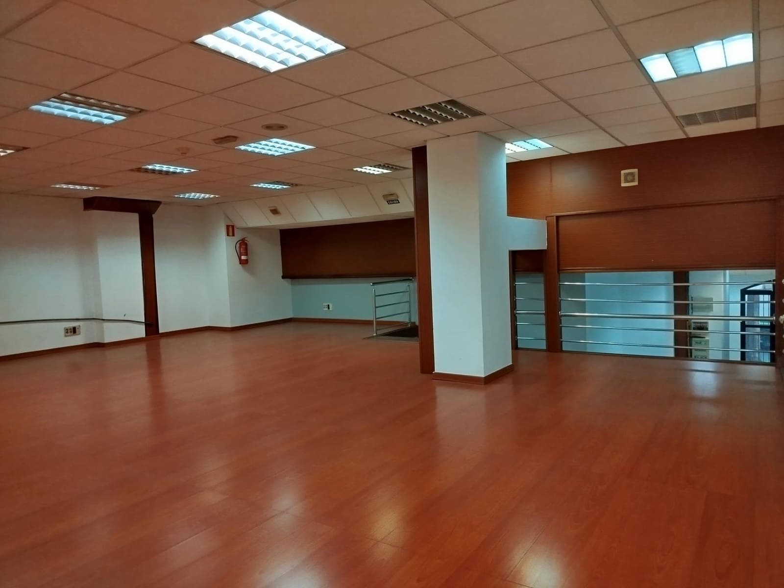 6 bedroom Commercial for rent in Las Palmas de Gran Canaria with garage - € 2,400 (Ref: 9882297)