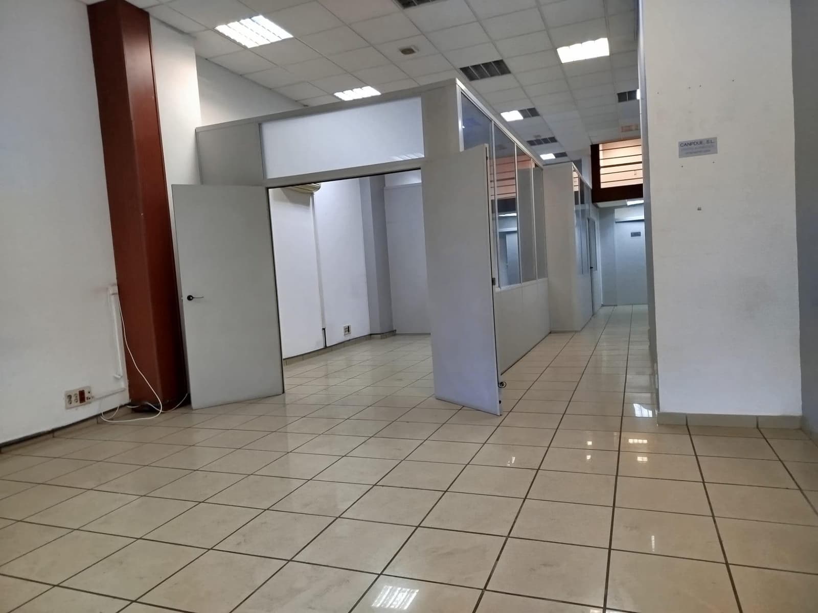 6 bedroom Commercial for rent in Las Palmas de Gran Canaria with garage - € 2,400 (Ref: 9882297)