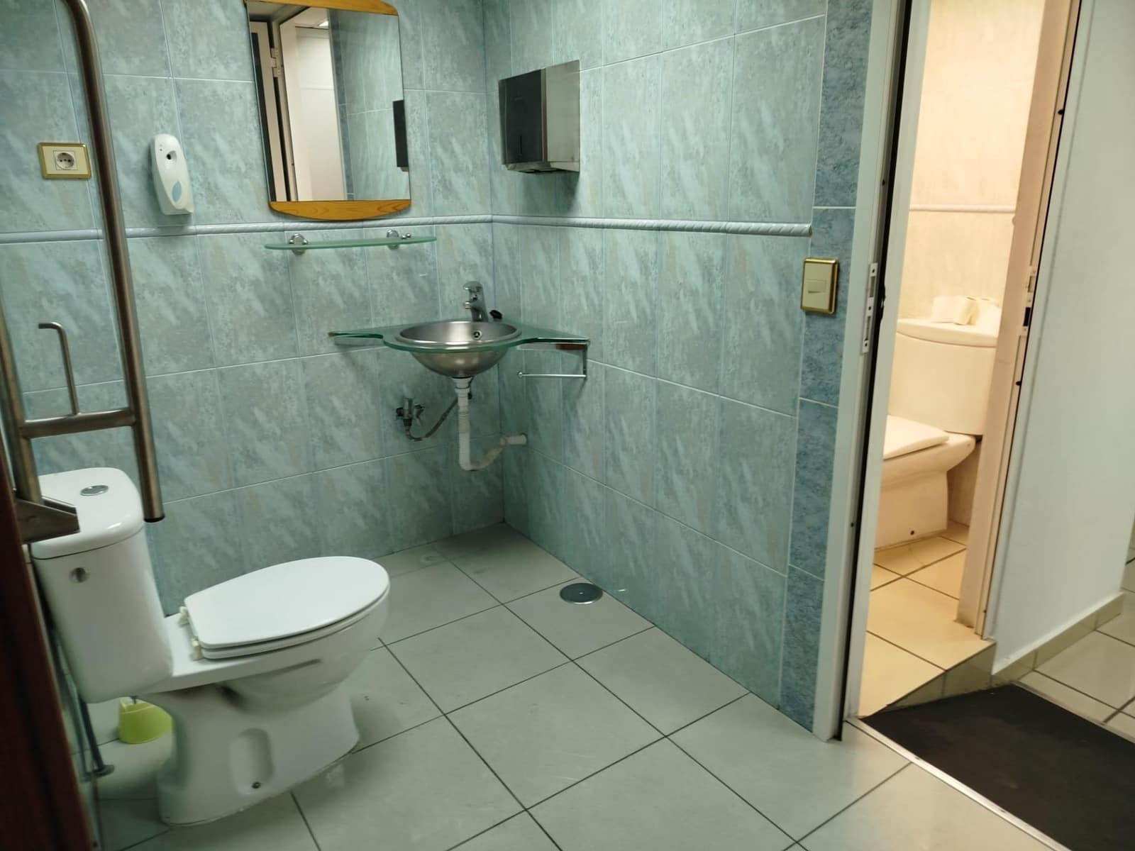 6 bedroom Commercial for rent in Las Palmas de Gran Canaria with garage - € 2,400 (Ref: 9882297)