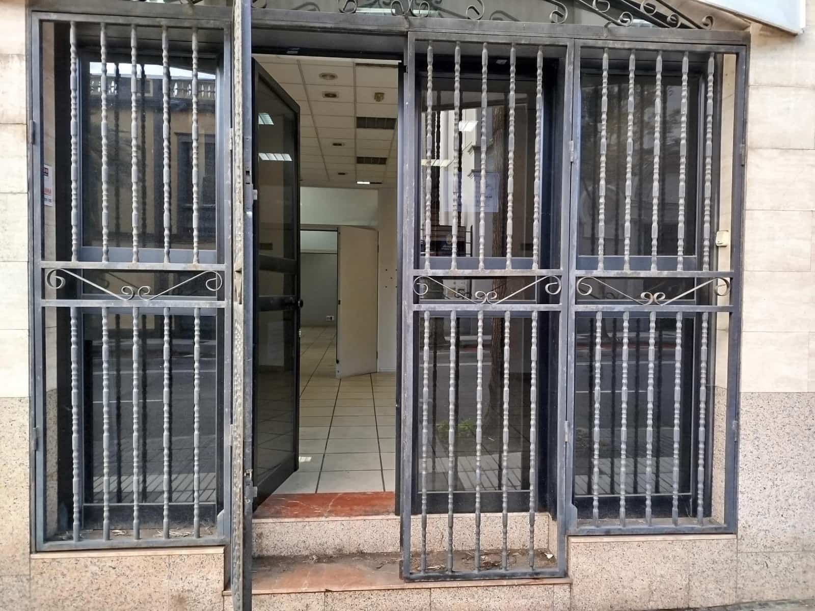 6 bedroom Commercial for rent in Las Palmas de Gran Canaria with garage - € 2,400 (Ref: 9882297)