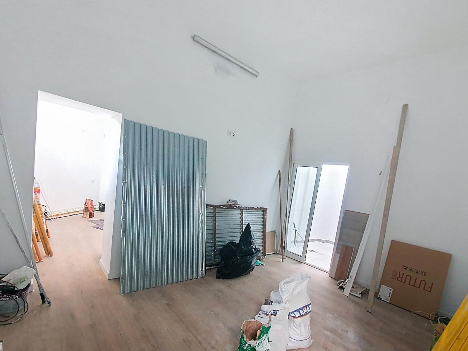 8 bedroom Commercial for sale in Las Palmas de Gran Canaria - € 610,000 (Ref: 9882299)