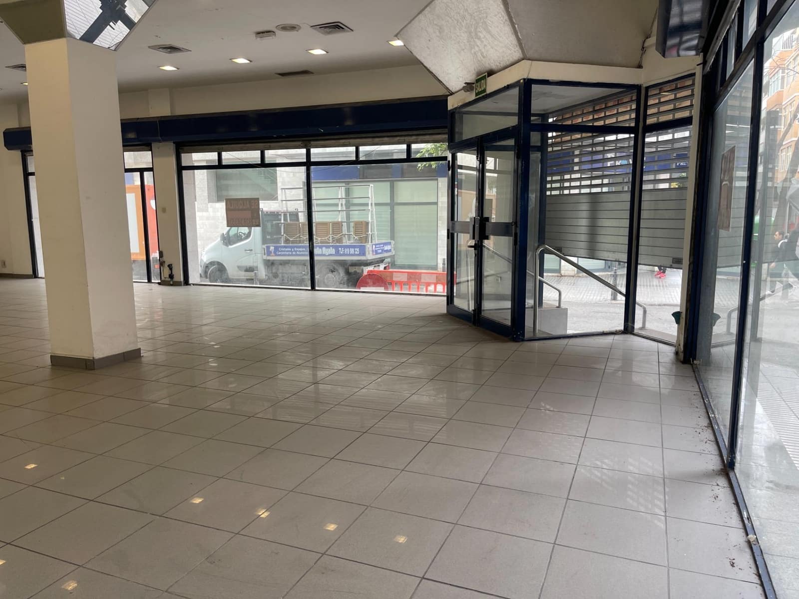 Commercial for rent in Las Palmas de Gran Canaria - € 1,800 (Ref: 9882301)