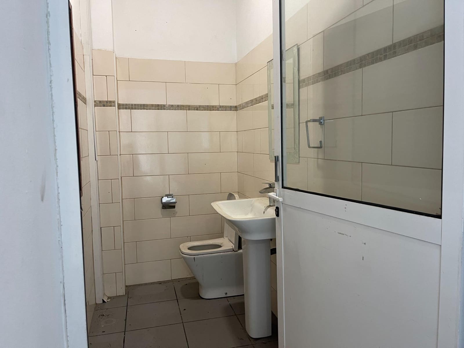 Commercial for rent in Las Palmas de Gran Canaria - € 1,800 (Ref: 9882301)
