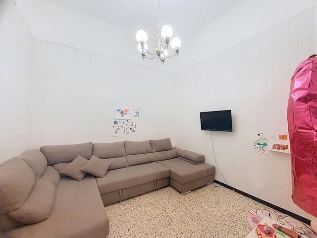 3 bedroom Flat for sale in Las Palmas de Gran Canaria - € 179,000 (Ref: 9882303)