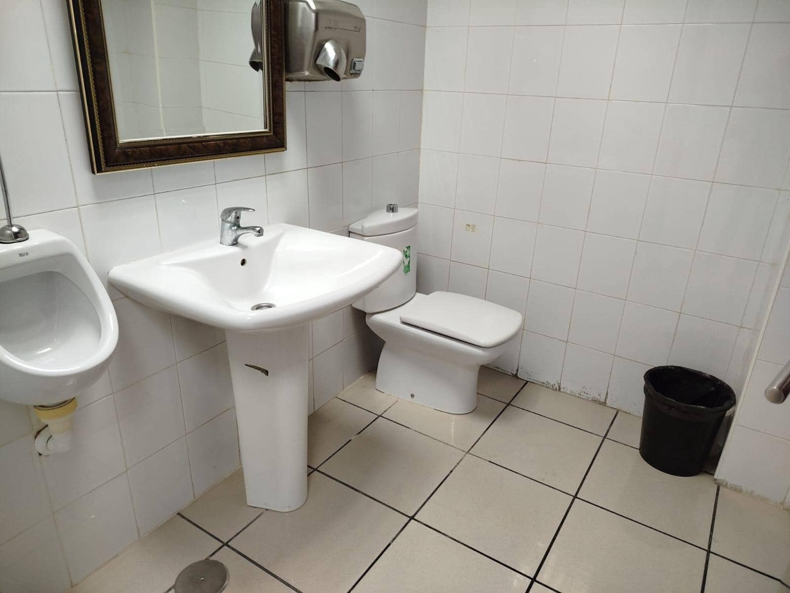 Office for rent in Las Palmas de Gran Canaria - € 1,200 (Ref: 9882304)