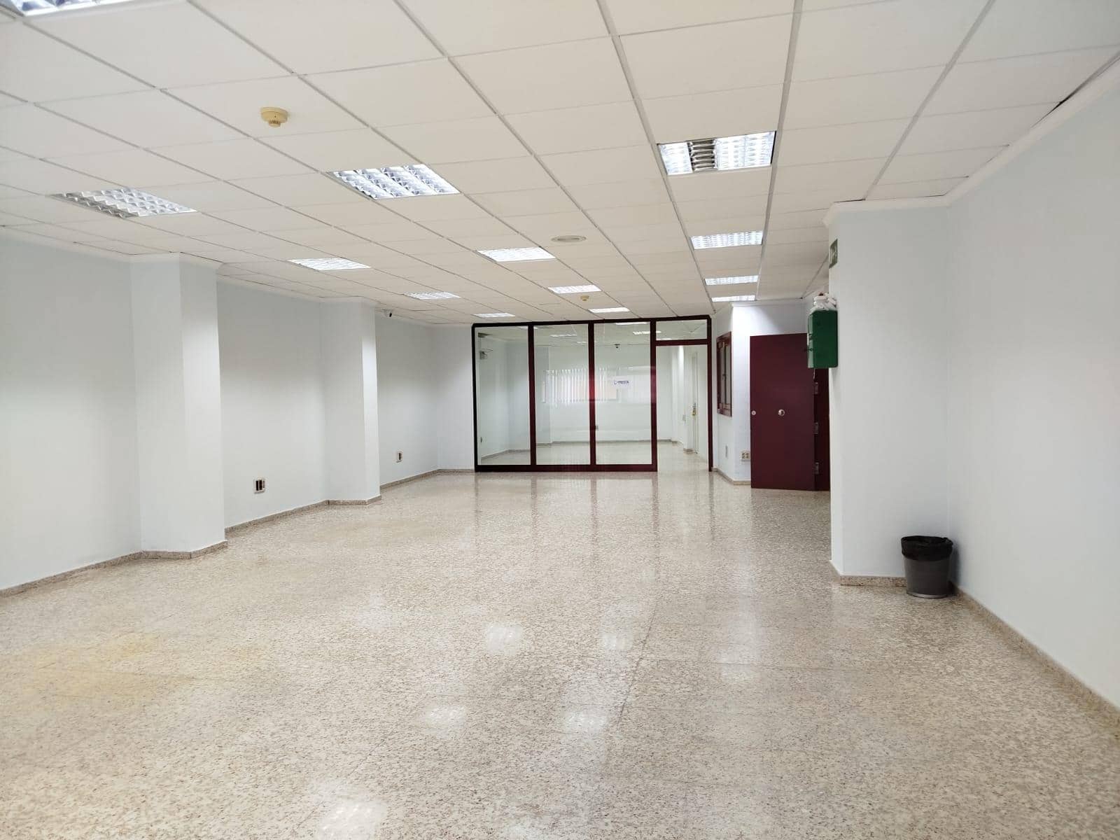 Office for rent in Las Palmas de Gran Canaria - € 1,200 (Ref: 9882304)