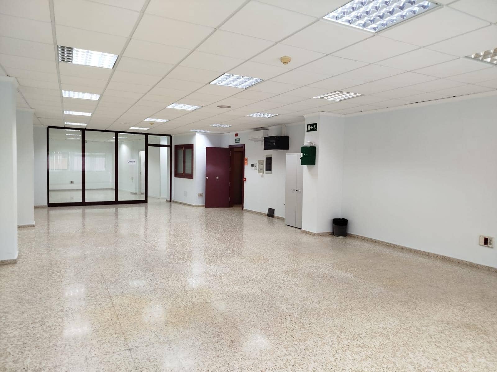 Office for rent in Las Palmas de Gran Canaria - € 1,200 (Ref: 9882304)