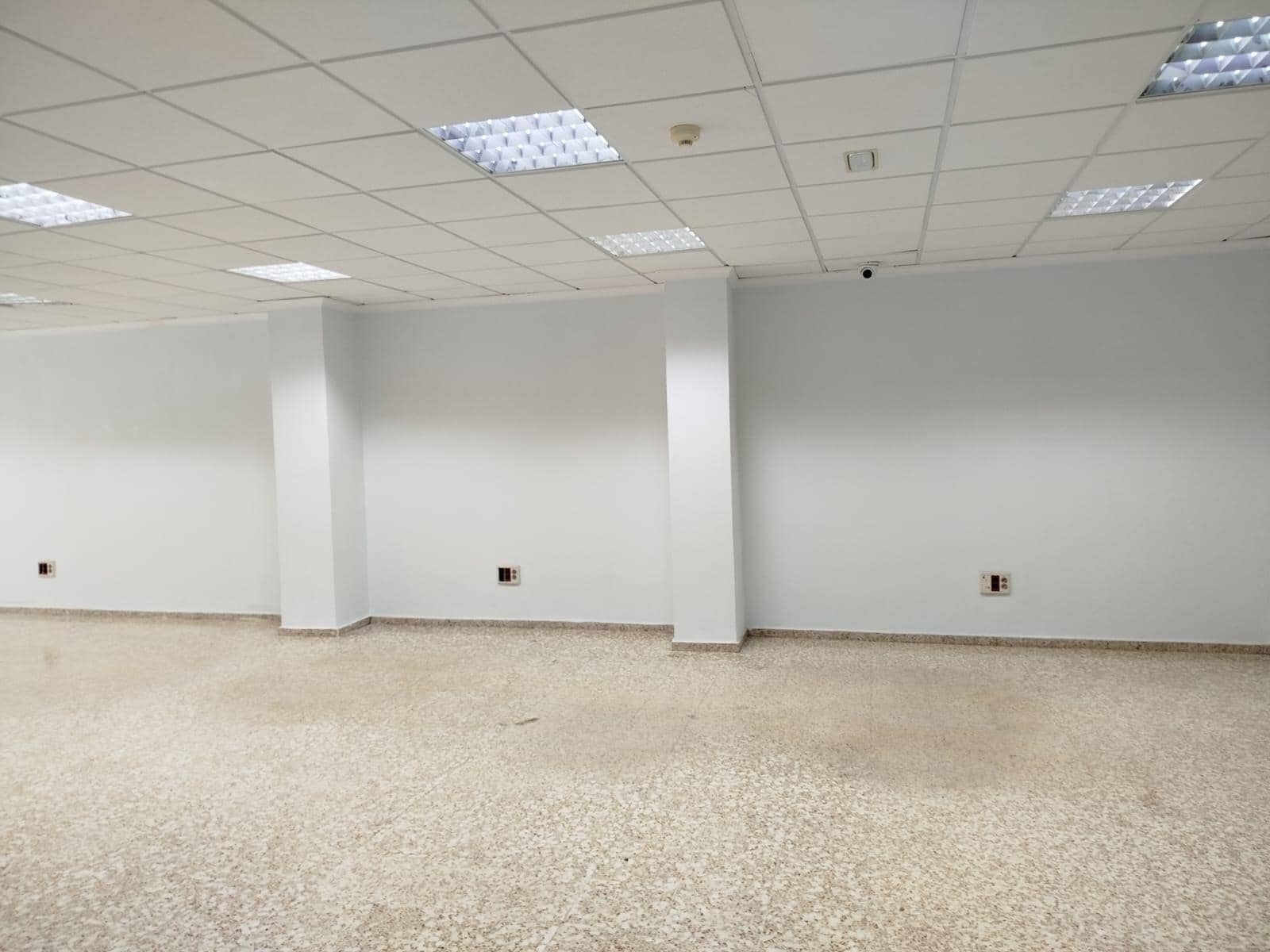 Office for rent in Las Palmas de Gran Canaria - € 1,200 (Ref: 9882304)