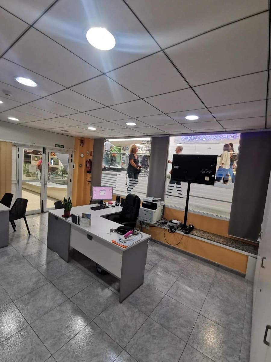 1 bedroom Commercial for sale in Las Palmas de Gran Canaria - € 120,000 (Ref: 9882307)
