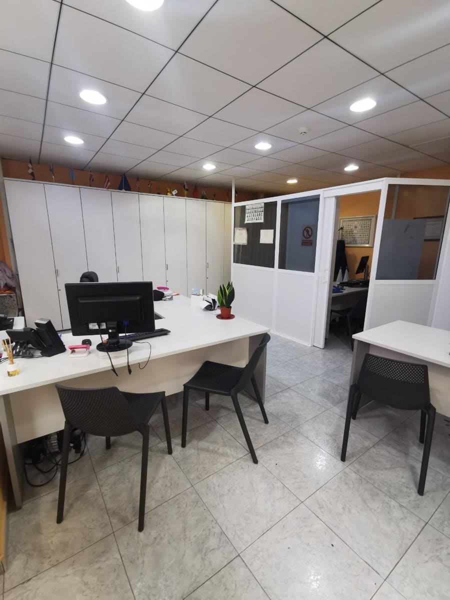 1 bedroom Commercial for sale in Las Palmas de Gran Canaria - € 120,000 (Ref: 9882307)