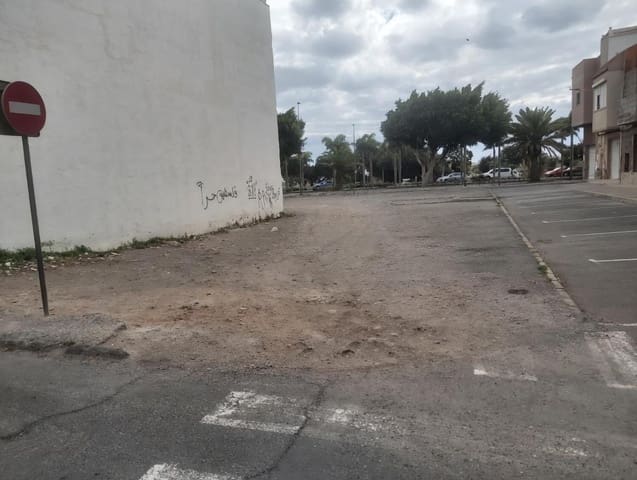 Bauplatz zu verkaufen in Santa Lucía de Tirajana - 129.000 € (Ref: 9882308)