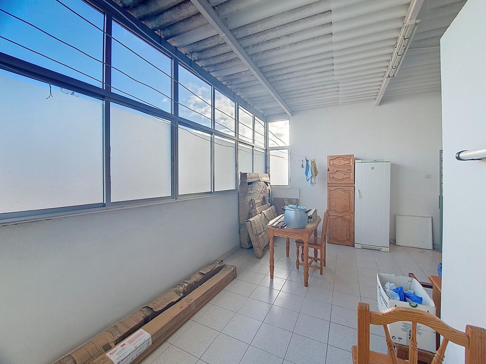 6 bedroom Flat for sale in Las Palmas de Gran Canaria - € 380,000 (Ref: 9882311)