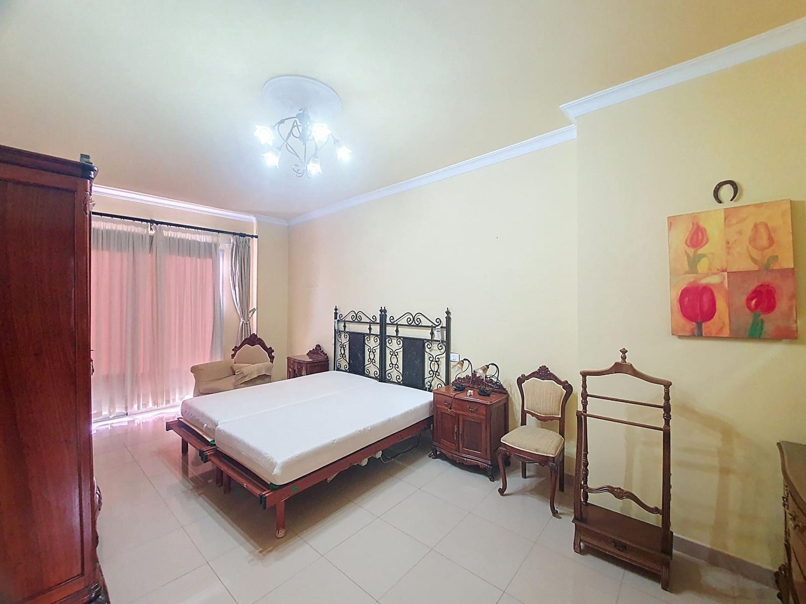 6 bedroom Flat for sale in Las Palmas de Gran Canaria - € 380,000 (Ref: 9882311)