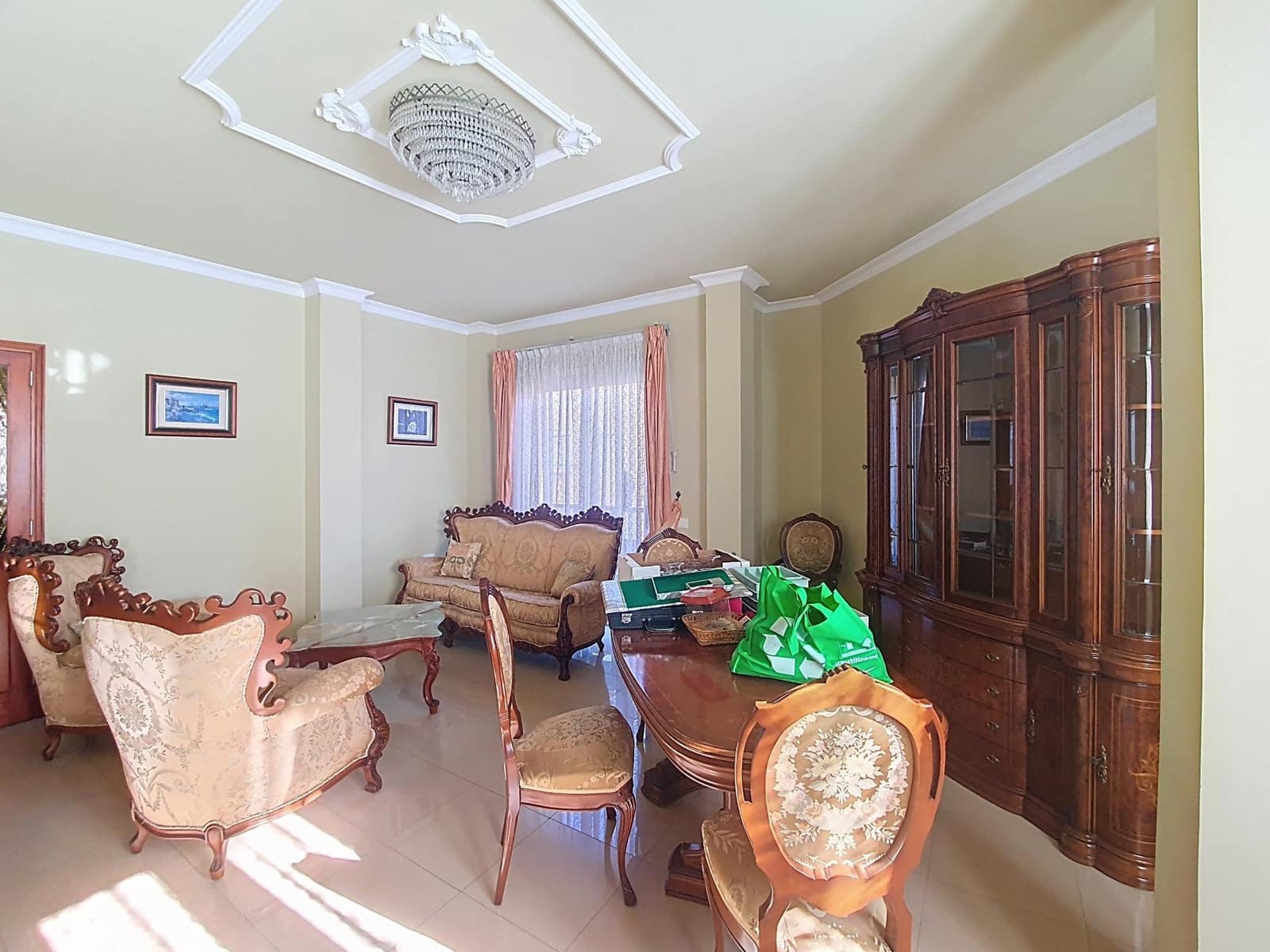 6 bedroom Flat for sale in Las Palmas de Gran Canaria - € 380,000 (Ref: 9882311)