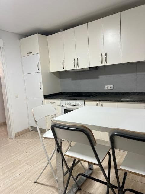 3 soverom Leilighet til leie i Las Palmas de Gran Canaria - € 1 300 (Ref: 9882313)