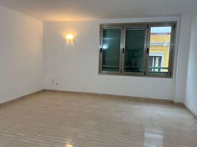 3 soverom Leilighet til leie i Las Palmas de Gran Canaria - € 1 300 (Ref: 9882313)