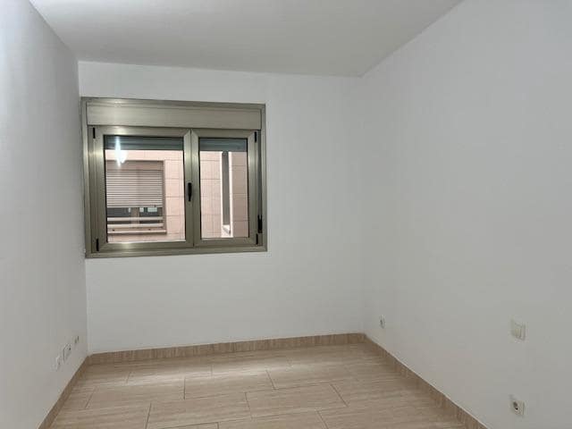 3 soverom Leilighet til leie i Las Palmas de Gran Canaria - € 1 300 (Ref: 9882313)