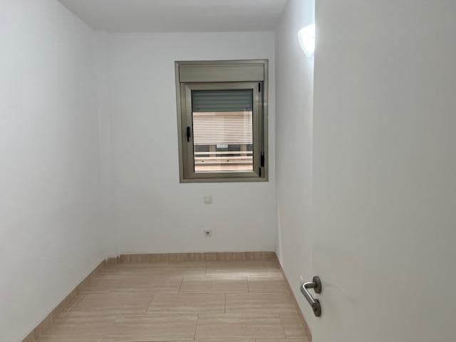 3 soverom Leilighet til leie i Las Palmas de Gran Canaria - € 1 300 (Ref: 9882313)