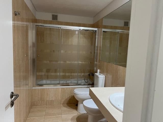 3 soverom Leilighet til leie i Las Palmas de Gran Canaria - € 1 300 (Ref: 9882313)