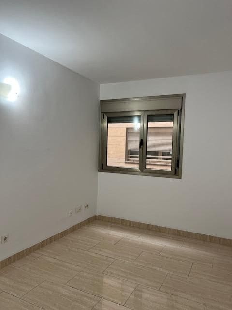 3 soverom Leilighet til leie i Las Palmas de Gran Canaria - € 1 300 (Ref: 9882313)