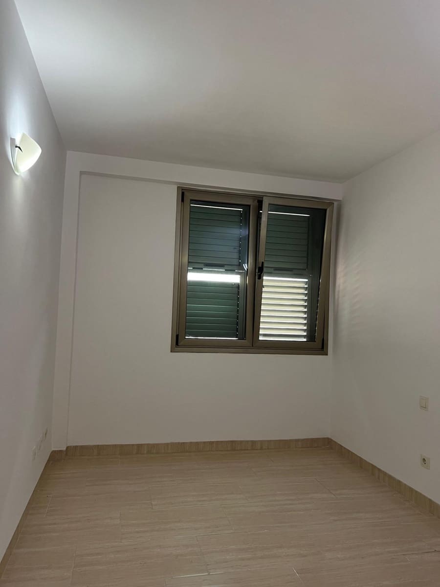 2 soverom Leilighet til leie i Las Palmas de Gran Canaria - € 1 200 (Ref: 9882314)