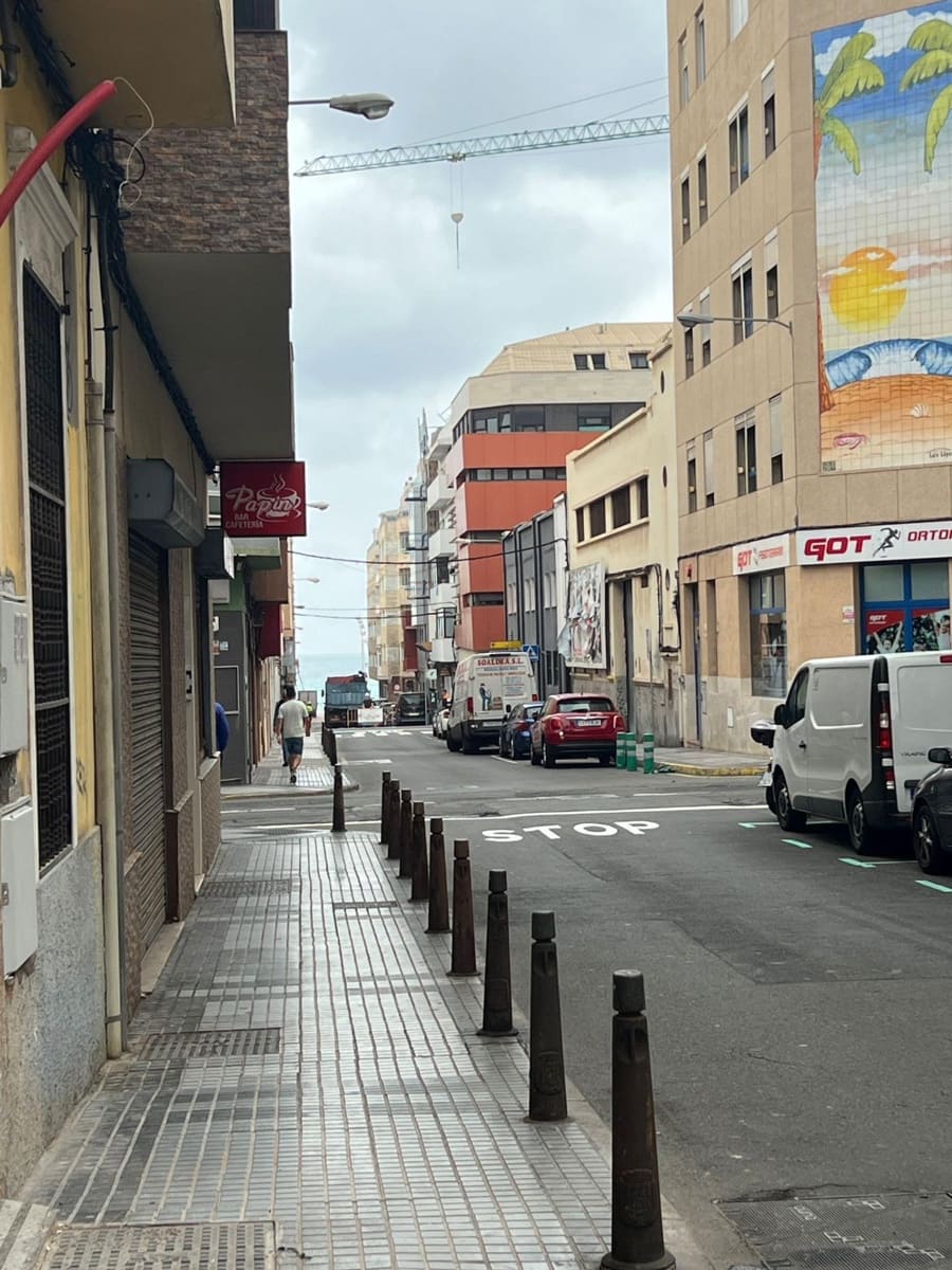 2 soverom Leilighet til leie i Las Palmas de Gran Canaria - € 1 200 (Ref: 9882314)