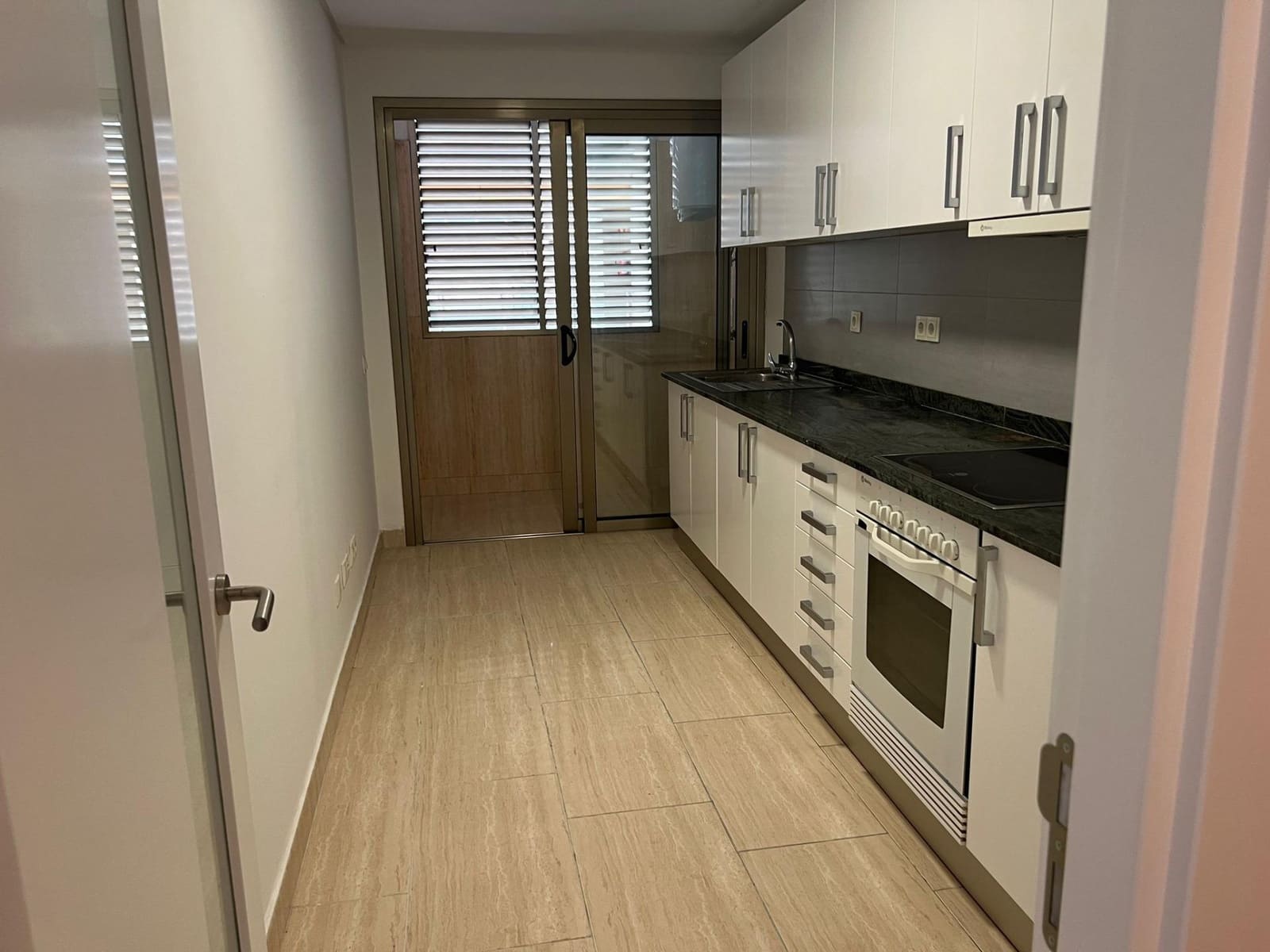2 soverom Leilighet til leie i Las Palmas de Gran Canaria - € 1 200 (Ref: 9882314)