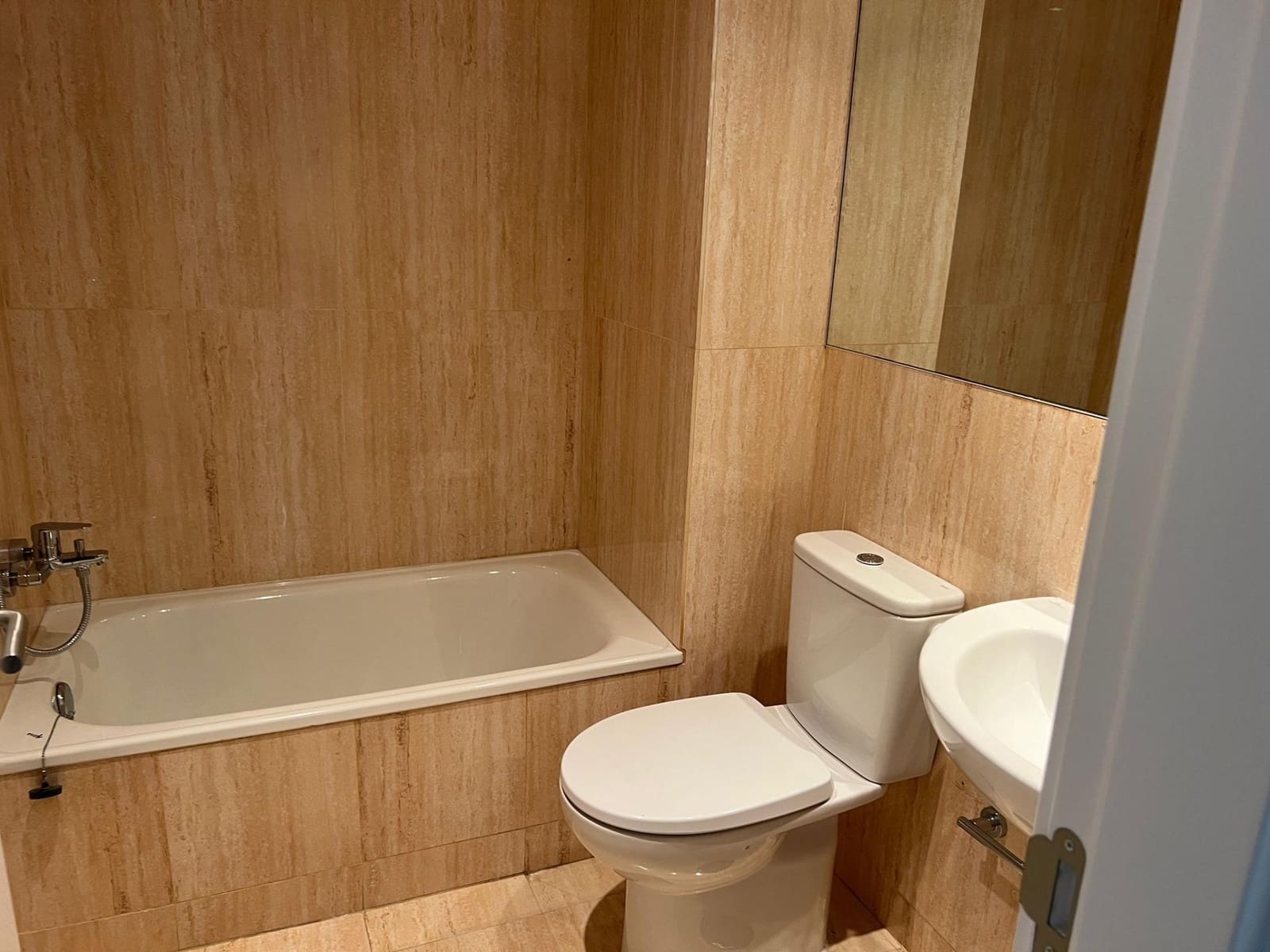 2 soverom Leilighet til leie i Las Palmas de Gran Canaria - € 1 200 (Ref: 9882314)