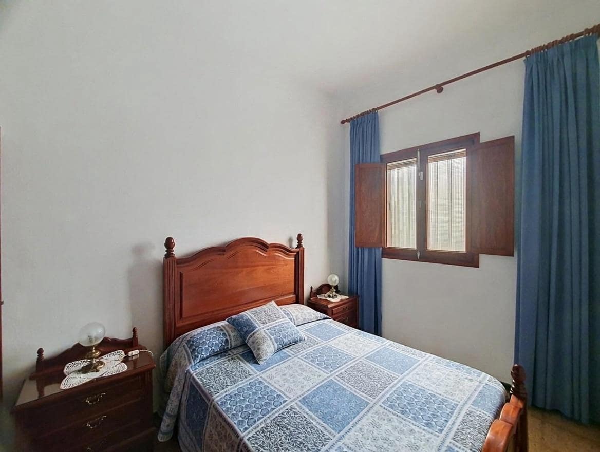 4 bedroom Townhouse for sale in Teror with garage - € 209,000 (Ref: 9882319)